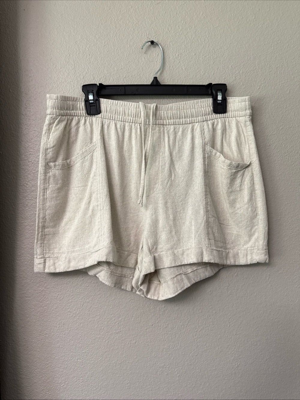 B2/1 Old Navy Beige Linen Blend Shorts Size Medium